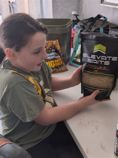 Hi Everyone Happy Fishing 🎣😄 Today I got all my bait ready for an amazing trip coming soon with my dad and her friends.. I can't wait to go to Sandhurst Lake for the first time.. Take a look at my mix I have made, I hope we all catch some lovely Yateley Carp 🤞🎣 @elevatebaits @soniksports @vasswadersandrainwear #carpfishing #carpfishinguk #youngangler #kidsfishing #fishinglife