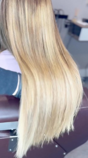 It’s been a fantastic week for achieving smooth, shiny hair!! The deep conditioning hair straightening treatment, can really reduce your blow drying and styling time. 🫶🏽 I use only formaldehyde free products, which are 100% safe. Message to get your appointment booked in before Christmas! 🎄 | Oh so Silk