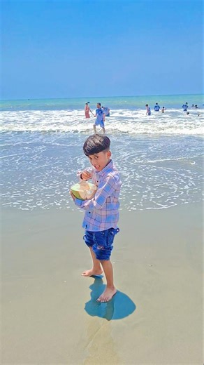 সমুদ্রের পাড়ে মিশকাত ডাব খায় #tashan #funny #ncsboyzofficial #lovesongs #naamshabana #nafsi #love