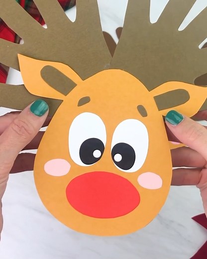 🦌 Make holiday crafting extra fun with this Handprint Reindeer Craft! Using our printable template, kids can trace their hands to create adorable reindeer antlers. Perfect for a Christmas keepsake! | Simple Everyday Mom