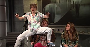 Kate McKinnon's 'SNL' Alien Abduction Character Now Hounded By Ghosts