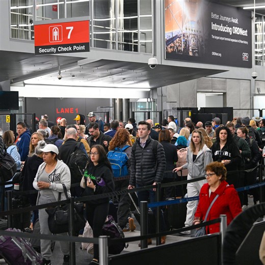 TSA absences at airports double during shutdown, 300 officers quit