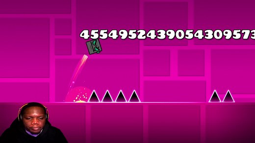 Geometry Dash Gameplay: Score Progression and Achievements