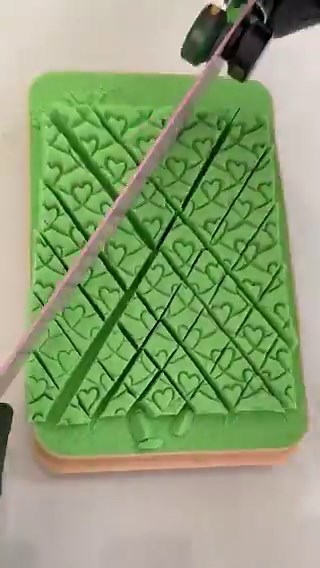 Kinetic sand cutting amazing