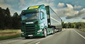 Dieser Lkw ist mit Solar-Panels ausgestattet