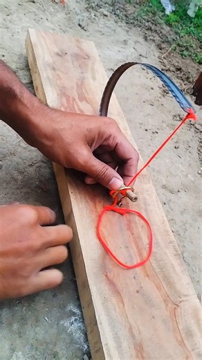 Brilliant Trap Mechanism Using Rope & Saw Blade!