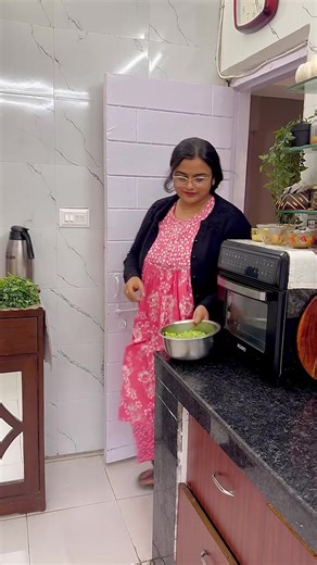 Delicious Sunday Special: Matar Kachori with Aloo Sabji