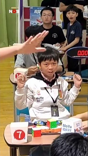 Wereldrecord! Yihen van 11 is de snelste Rubiks-kubus-oplosser