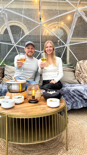 UNATION Dallas on Instagram: "UNIQUE WINTER WONDERLAND BUBBLE EXPERIENCE IN DFW❄️🎄 Immerse yourself in a winter wonderland in the heart of Grapevine, the Christmas capital of Texas this holiday season @hotelvintexas . Enjoy these dazzling bubbles decked out with a ski-lodge décor including fur blankets, heaters & tasty treats. Perfect for an intimate date night or a night out with friends!🤩 WHAT’S INCLUDED⬇️ ❄️90 min bubble experience for up to 6 guests ❄️house made 3 cheese fondue or chocolat