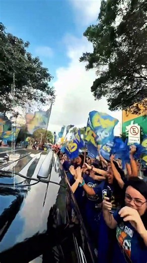 Cirão chegando ao debate nos braços do povo.#CiroGovernador45
