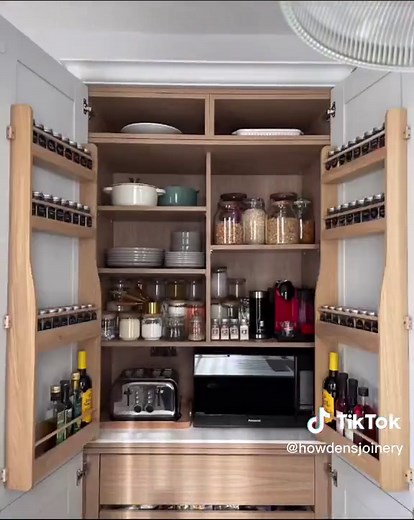 Organizing Your Dream Pantry with Howdens