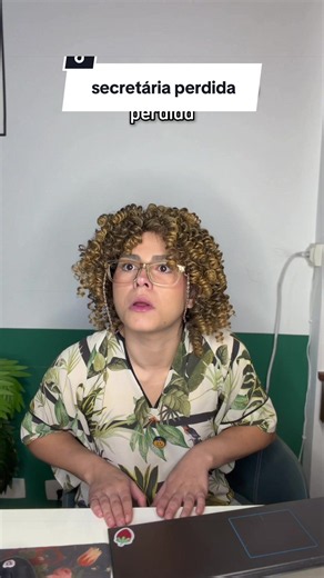 Secretária Perdida: A Confusão de Documentos com Débora e Darlanes