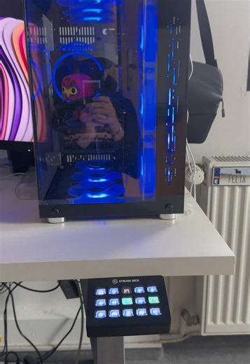 Custom 3D-Printed Stream Deck Mount for Your Desk🔥 #3dprinting #maker #diy #streamdeck #reel