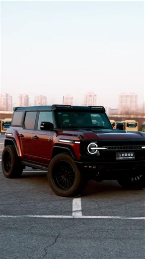 More imposing than the Mercedes-Benz G-Class and Land Rover Defender: the Ford SV7 Monster.