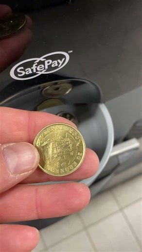 Jackpot in the supermarket coin machine! 🇩🇰 #shorts