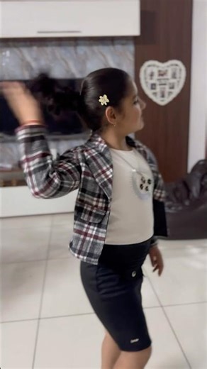 Sanaya acting 🎭 kishu #ssvlog #funny #comedy #comedyshorts #sanaya