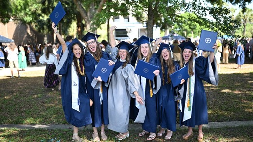 8.6K views · 176 reactions | We're still celebrating our newest UNF Alumni! 拾 | University of North Florida | Facebook