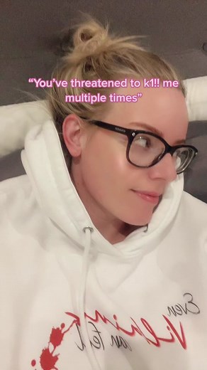 They have a complicated relationship. 🤧 📚 Hooked (A Never After Novel) : Dark, Spicy, Villain Gets The Girl 😮‍💨 #booktok #spicybook #hooked #emilymcintire #bookboyfriends #messytiktok