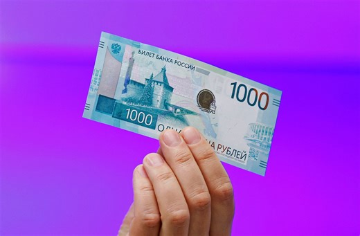 El gobierno ruso sopesa retomar anticipadamente las operaciones en el mercado de divisas tras el fortalecimiento del rublo, según el ministro de Finanzas