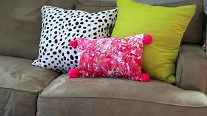 MARBLE PAINTING ON FABRIC Learn how to do this simple marbling technique using Tulip Fabric Paint and shaving cream. Thanks to blogger Aunt Peaches for this awesomely creative how-to! | TulipColorCrafts