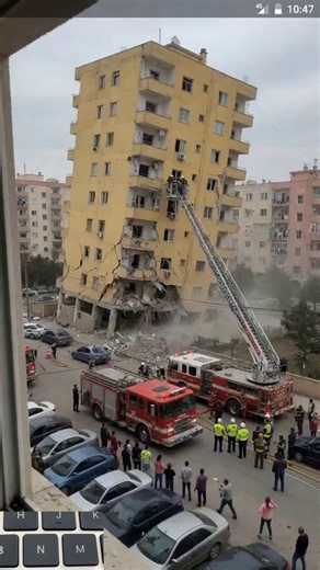 😱OMG😱 As of Wednesday, the official death toll had risen to 2,295 people killed and more than 11,200 injured, according to Venezuela’s National Assembly president Jorge Rodríguez. The United Nations has warned the toll could ultimately reach 10,000.These Firefighters were trying to save some people out of collapsing building.