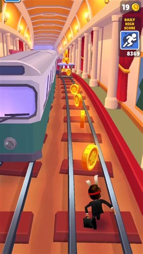 Split screen: one side gameplay + one side reaction