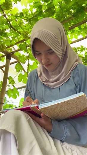 Focus & peace with your Quran time. Start writing, not just reading. #alquran #motivation #reels #4u