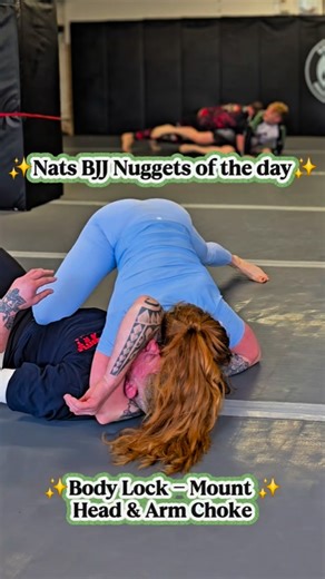Natalie Marsh | Athlete & Fitness Coach on Instagram: "Nats Nuggs ✨️ BJJ Edition 🥋 The 🤏 details that go through my head whilst training 🧚‍♀️ Struggle to take in all the information of a position? Try taking a little nugget that is relevant to you. 🥋 ✨️Body Lock takedown - Mount - Head & Arm Choke✨️ My Nuggs 🥜 - From Mount, bring the under hooked arm up high. Walk your hand across the mat to prevent them bringing their arm back down. -Drop your whole body back and down to get your shoulder 
