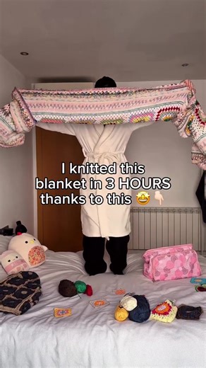 Do you also love sewing grannies? 👇🏻🤩 #crochet #grannysquare #crocheting #patterns #crochetblanket