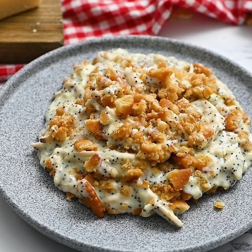 Recipe here: https://therecipecritic.com/poppyseed-chicken-casserole/ Poppy seed chicken casserole is such a classic dish that is incredibly easy to make! A creamy chicken casserole topped with a buttery ritz topping; this will be the best casserole that you ever make! | The Recipe Critic