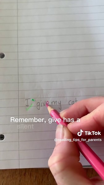 IMMEDIATE feedback is so incredibly useful for children. It allows them to learn from their good mistakes straight away. Some schools colour code feedback to help support children with their next steps: Great things in green Things to think about in pink I recommend only giving 2-3 pieces of feedback per piece of writing so we keep their confidence high. #feedback #writing #marking #teacher #learnenglish