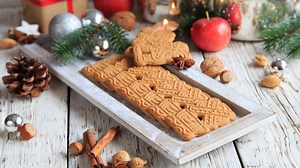 La recette et les origines des spéculoos à la St Nicolas selon Leslie en cuisine - RTBF Actus