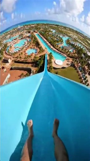 Jump on swimming pool #foryoupage #trending #jumpingvideo #jumchelenge #dangerjump