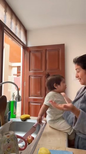 Recuerdo que en este tiempo Arturito tomaba Eltrombopag un inmunosupresor que lo mantenía “estable” al poco tiempo recayó y supimos que había echo resistencia al medicamento y que su Trombocitopenia es genética… Hoy en día mi contenido en redes sociales ya no trata de mi, ahora trata de la lucha por la vida de mi Arturito y lograr llevarlo a España, pero les dejo este video para que conozcan un poco de mí y mi rol como mamita… Gracias totales por todo el amor que nos dan 💜 Recuerda que estamos 