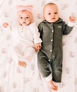 Woman gets pregnant while already pregnant and gives birth to twins