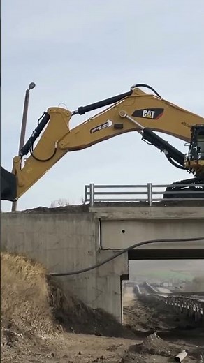 Doosan 220: Job Site Domination! 🔥