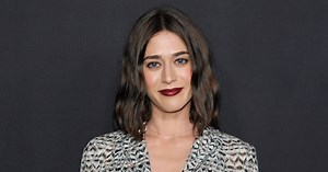 Truth Be Told's Lizzy Caplan Proves Her Greatest Co-Star Is Herself
