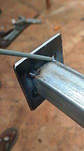 4.6K reactions · 108 shares | How the welder works installing the wheel on the table #welding #welder #metalworking #fabrication | Idhuy Kuanzu | Facebook