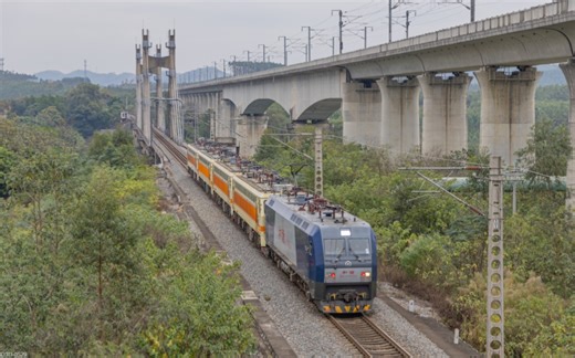 57521回送4台报废ss7前往南宁南