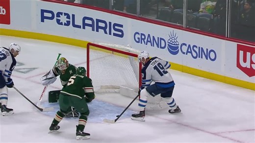 Toews earns 900th NHL point