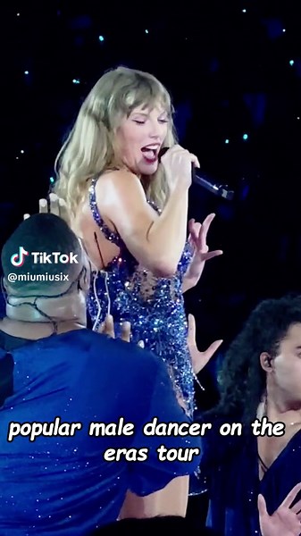 Why Is Kameron Saunders the Most Popular Male Dancer on the Eras Tour? You Won’t Believe How Much Taylor Loves Him!#taylorswift #celebrity #greenscreen