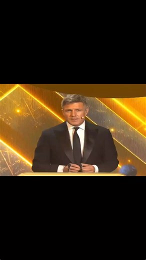 Best Midfielders: Vitinha