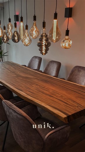 Elke tafel vertelt een uniek verhaal: van Suar tot Eiken, Keramiek tot Marmer. Met maatwerk in materiaal, afwerking en onderstel maken wij jouw ideale eettafel precies zoals jij het wilt. ➡️ Laat je inspireren door onze tevreden klanten! | Unik
