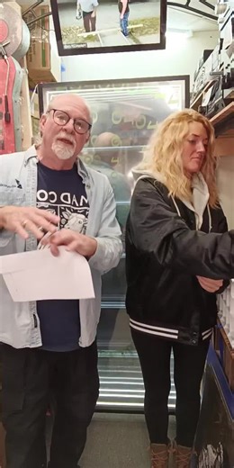 #tiktoklive #livehighlights #bemyvalentine #vinylrecords #foryoupage