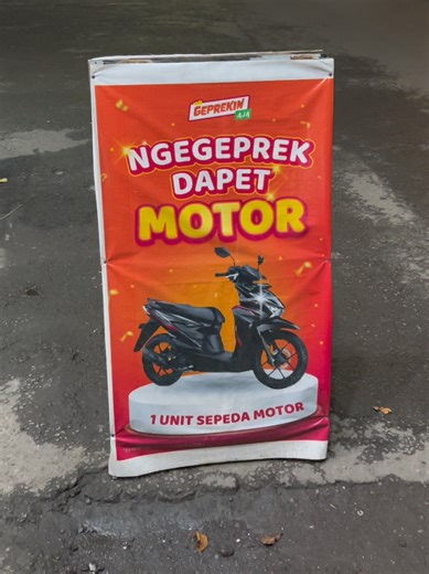 Hmm.. Geprekin Aja nihhh.. Paket Crispy Jumbo Cuman 10rb-aja dapat Ayam Jumbo Crispy Nasi mumerkannn!!! apalagi ada undian dapet motor nih wah joss banget👍🏻 buruan order via tag lokasi yaaa😃 #promomakanharian #geprekinaja #chicken #promo #crispy