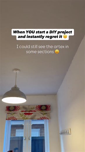 E Okodaso - Vee |Home Decor || DIY Home Projects || Gardening on Instagram: "This ceiling skimming is one DIY project I regretted as soon as I started it, but I was on a mission to win this battle 🤣🤣🤣. Please check out yesterday reel for the first part of this artex ceiling skimming As promised below is the step by step process I used for this DIY artex ceiling plastering: 🚀 Sealed the ceiling with @zinsseruk Gardz (I left it to dry for 24hrs) 🚀 Rolled on ready mix @dalapro multipurpose fil