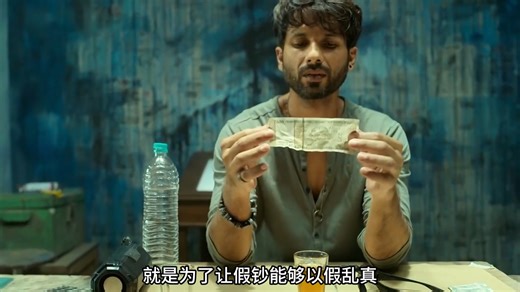 小伙仅靠自己的绘画天赋，竟然画出连验钞机都验不出的假钞！《金钱骗局》_腾讯新闻