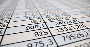 Análisis de tablas financieras y estadísticas empresariales. Informe contable en números