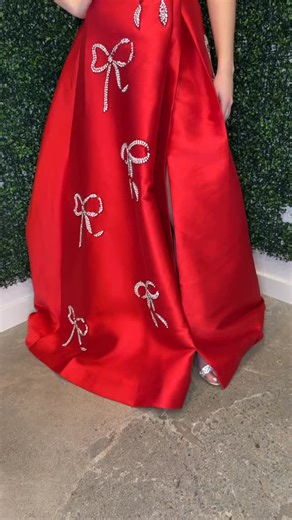 Make an entrance in this @ashleylauren !❤️🎀 A red ballgown with pearl bow details! Available now at Glitz Nashville!💋 • • • • 🩷Authorized retailer of Sherri Hill, Jovani, Ashley Lauren, Ava Presley, Ellie Wilde, and more 👗The most iconic formal dress store in Nashville 🎀 Now taking preorders for Prom 2026 💫 No appointment needed — just walk in & find your dream dress! 📞 Call us to check availability or ask any questions: 615-646-9964 🛍️ Shop small. Shop local. Worth the trip for The Glit