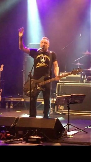 The phrase "Bizarre Love Triangle" never actually appears in the sung lyrics. #neworder #peterhook